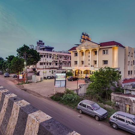 Hotel Royal Palace Karad Exterior photo